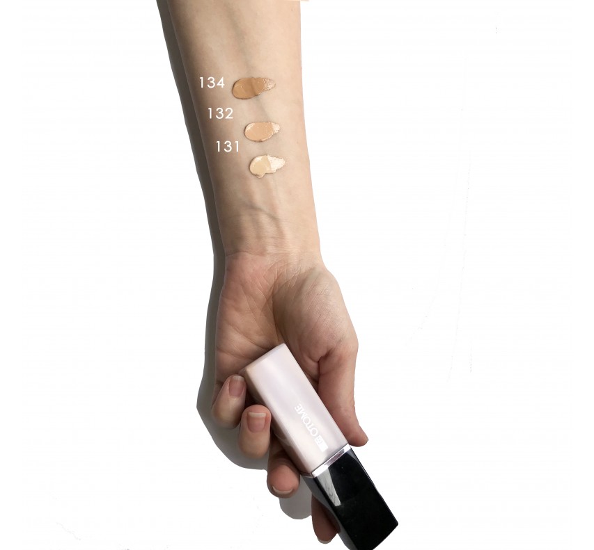 ОТОМЕ Moisturizing cream-fluid foundation natural glow  Увлажняющий крем-флюид с эффектом сияния